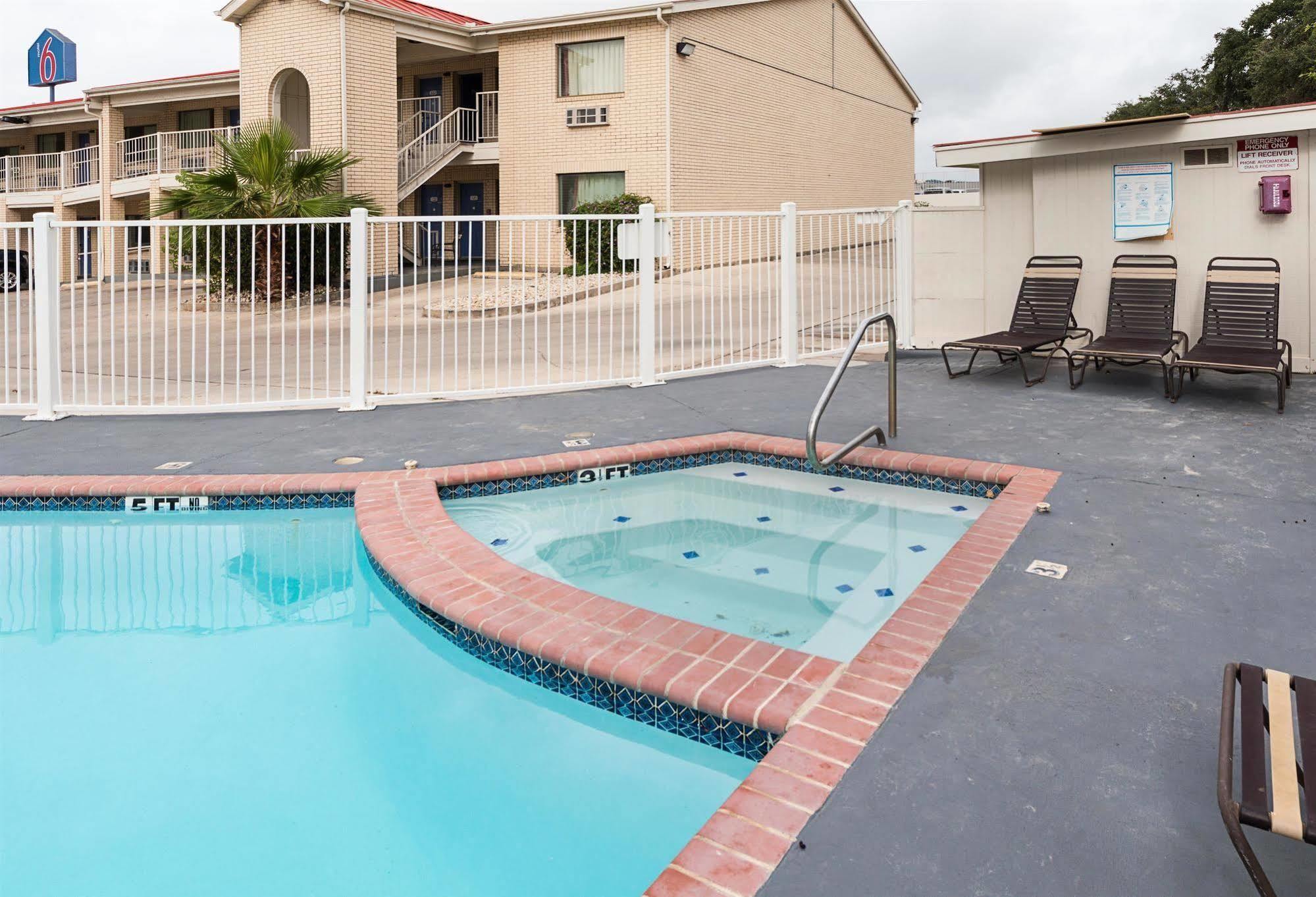 Motel 6-San Antonio, Tx - Fiesta Trails Exteriér fotografie