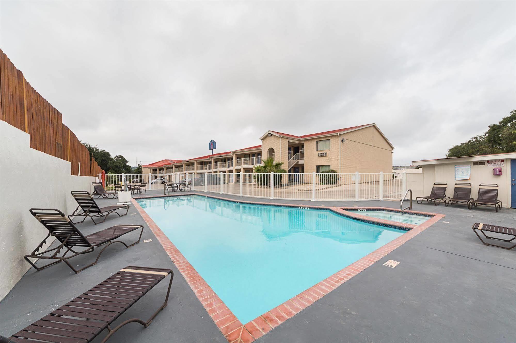 Motel 6-San Antonio, Tx - Fiesta Trails Exteriér fotografie